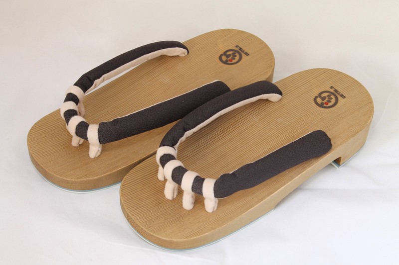 wide width wooden clogs